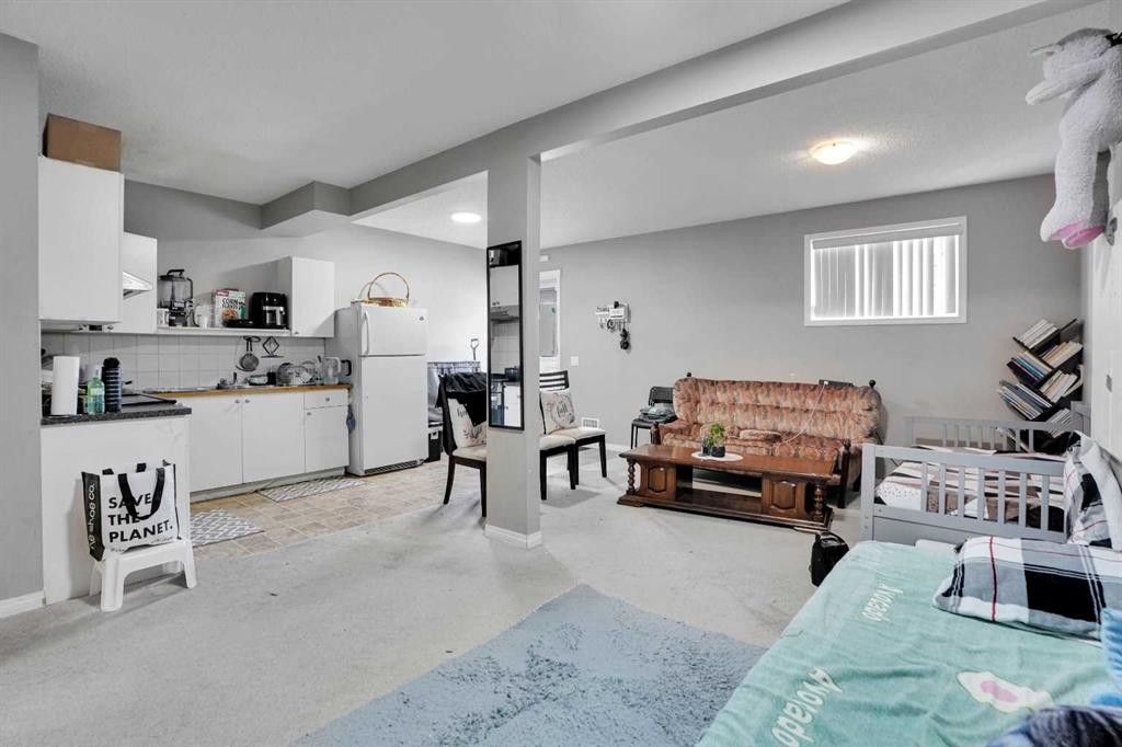 250 Martinwood Place Ne, Calgary, AB - Indoor