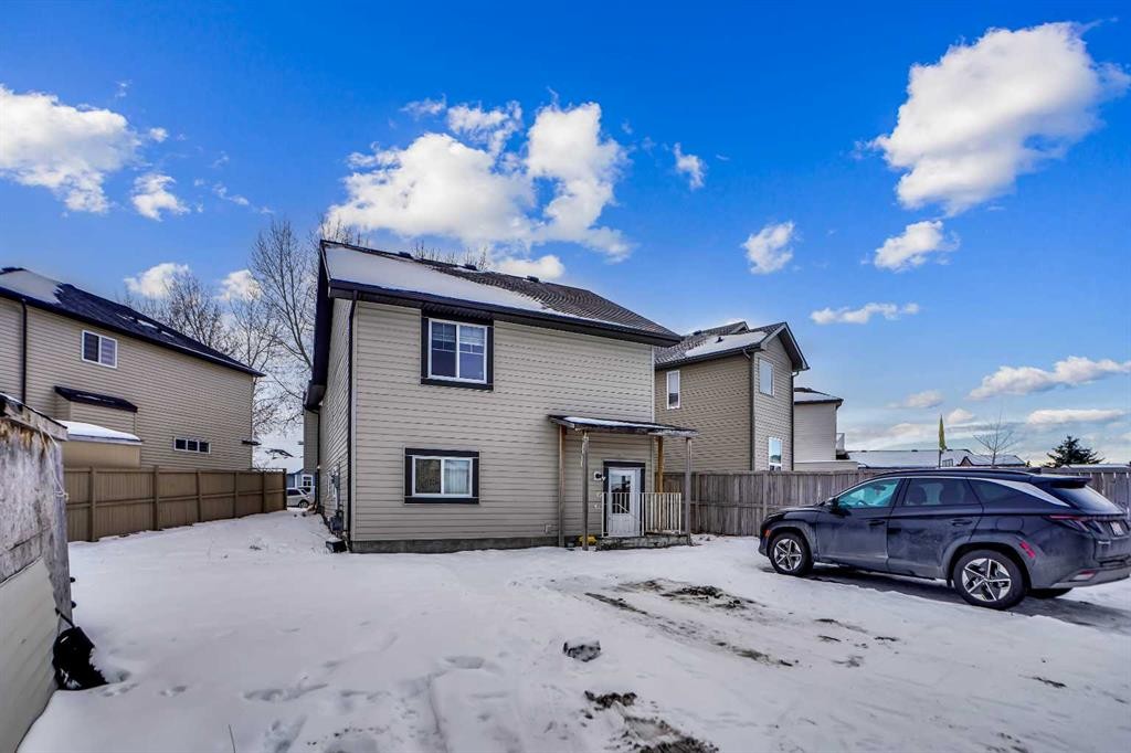 250 Martinwood Place Ne, Calgary, AB - Outdoor