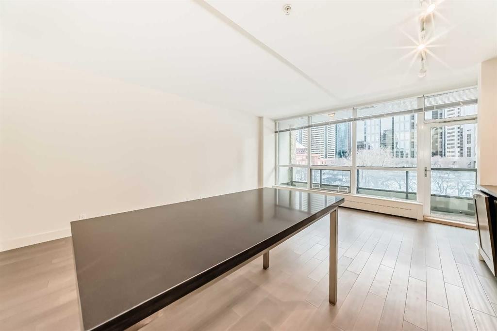 322-222 Riverfront Avenue Sw, Calgary, AB - Indoor Photo Showing Other Room