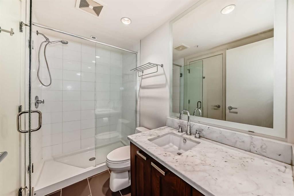 322-222 Riverfront Avenue Sw, Calgary, AB - Indoor Photo Showing Bathroom