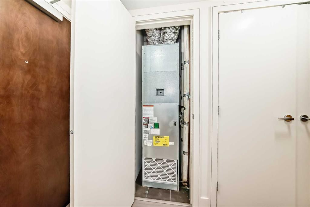 322-222 Riverfront Avenue Sw, Calgary, AB - Indoor Photo Showing Other Room