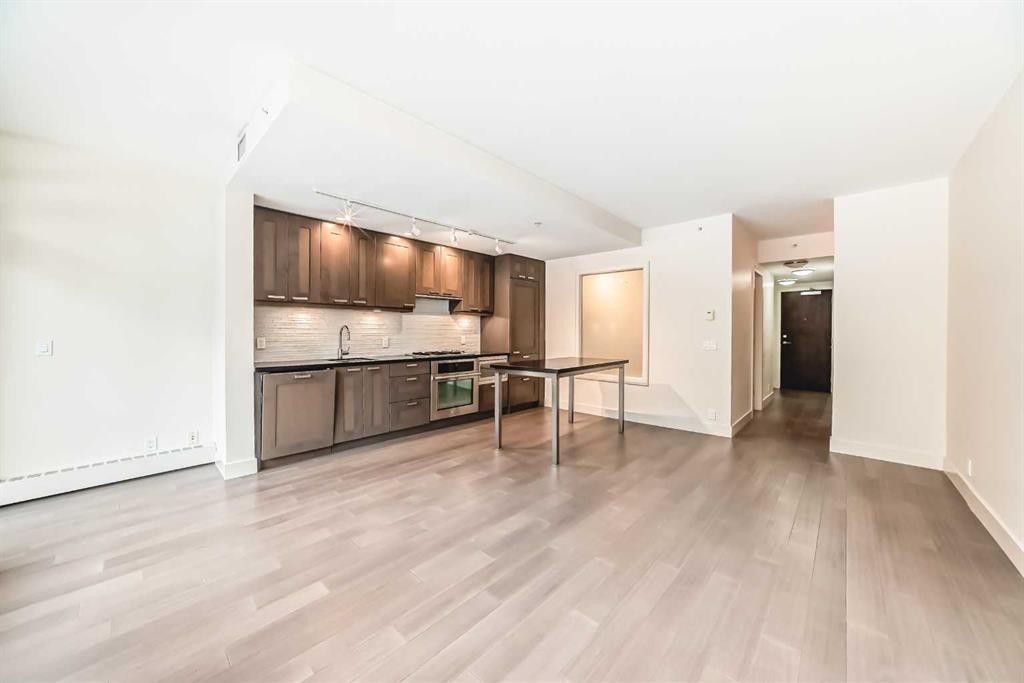 322-222 Riverfront Avenue Sw, Calgary, AB - Indoor Photo Showing Kitchen