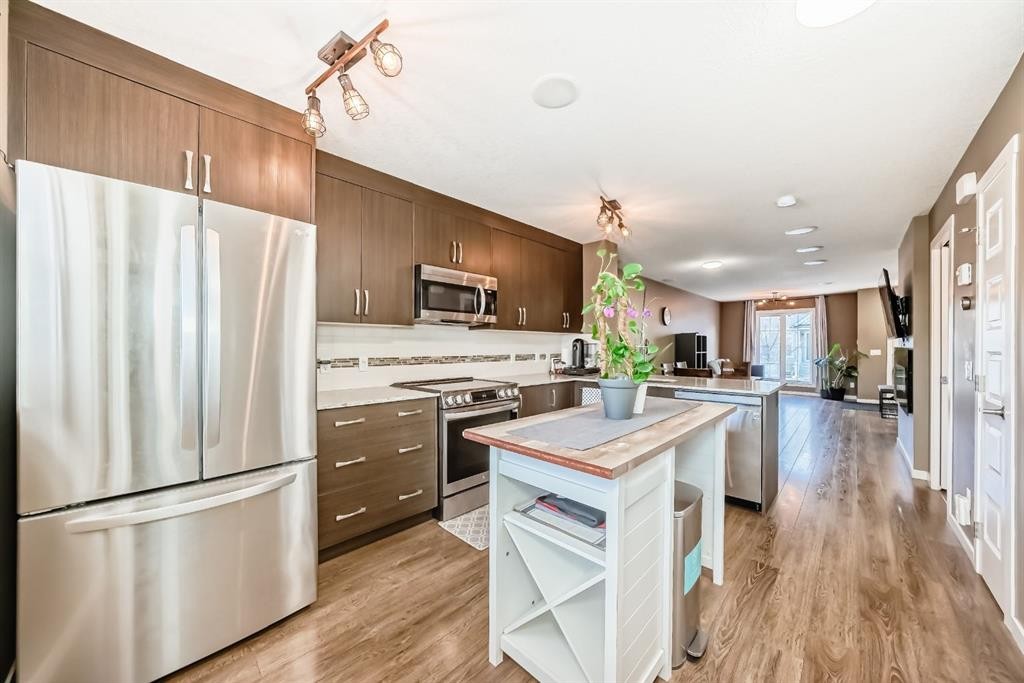 213 Auburn Bay Circle Se, Calgary, AB - Indoor Photo Showing Kitchen
