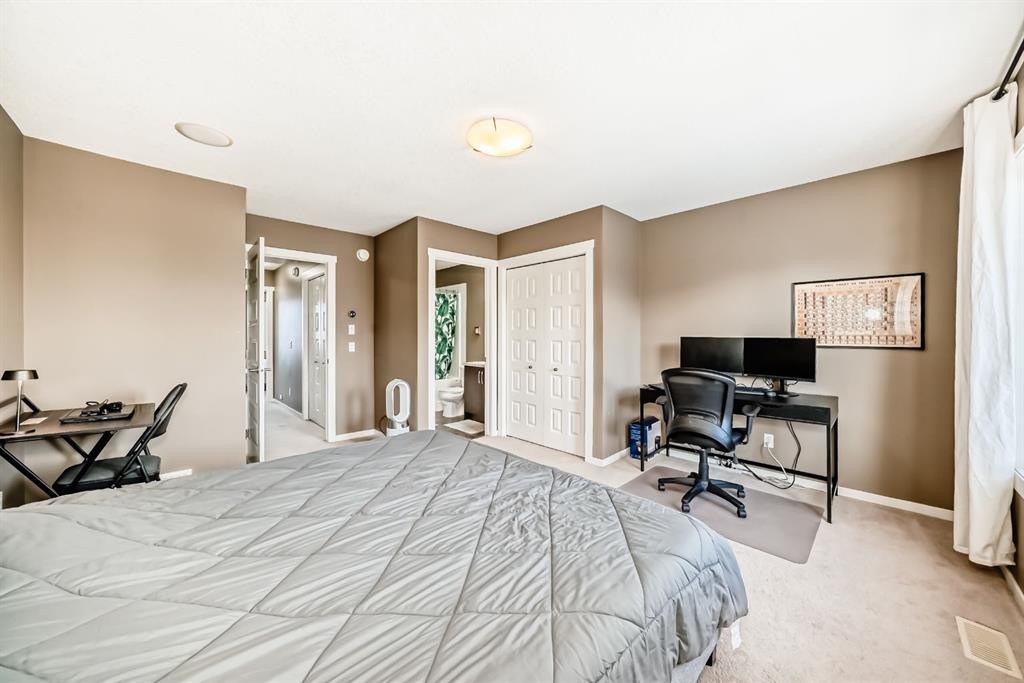 213 Auburn Bay Circle Se, Calgary, AB - Indoor Photo Showing Bedroom