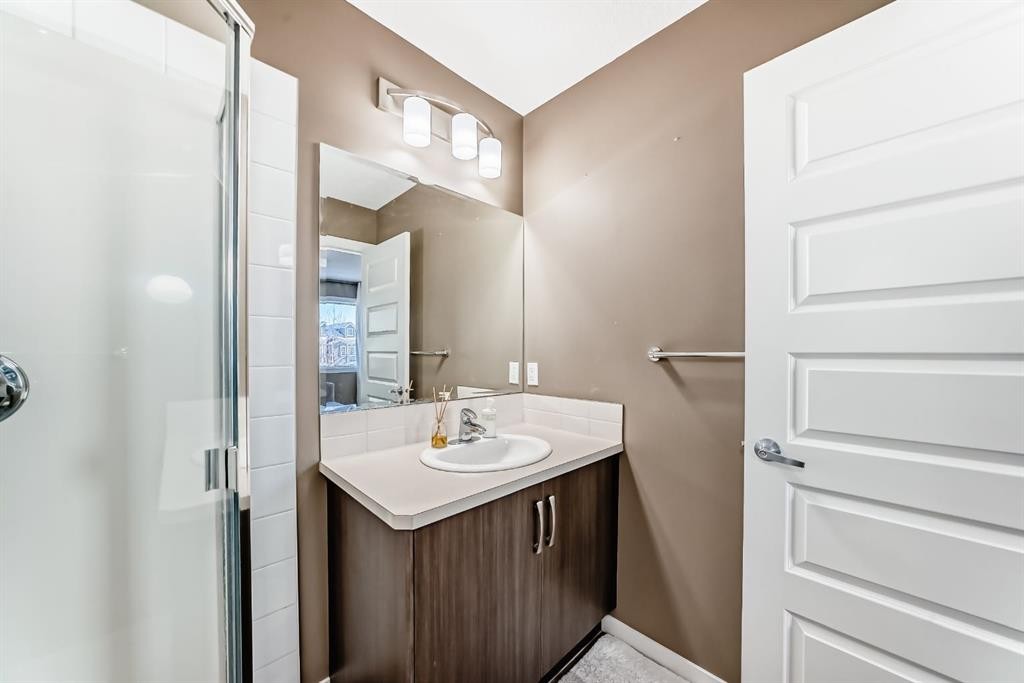 213 Auburn Bay Circle Se, Calgary, AB - Indoor Photo Showing Bathroom