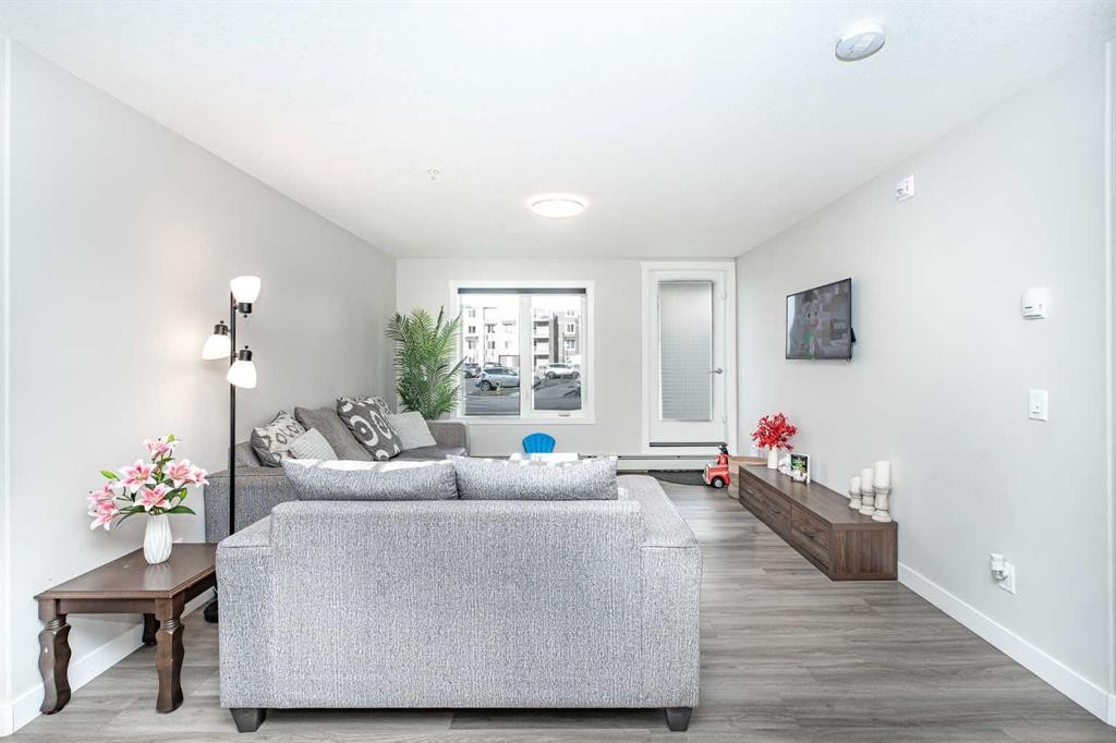 2104-6118 80 Avenue Ne, Calgary, AB - Indoor