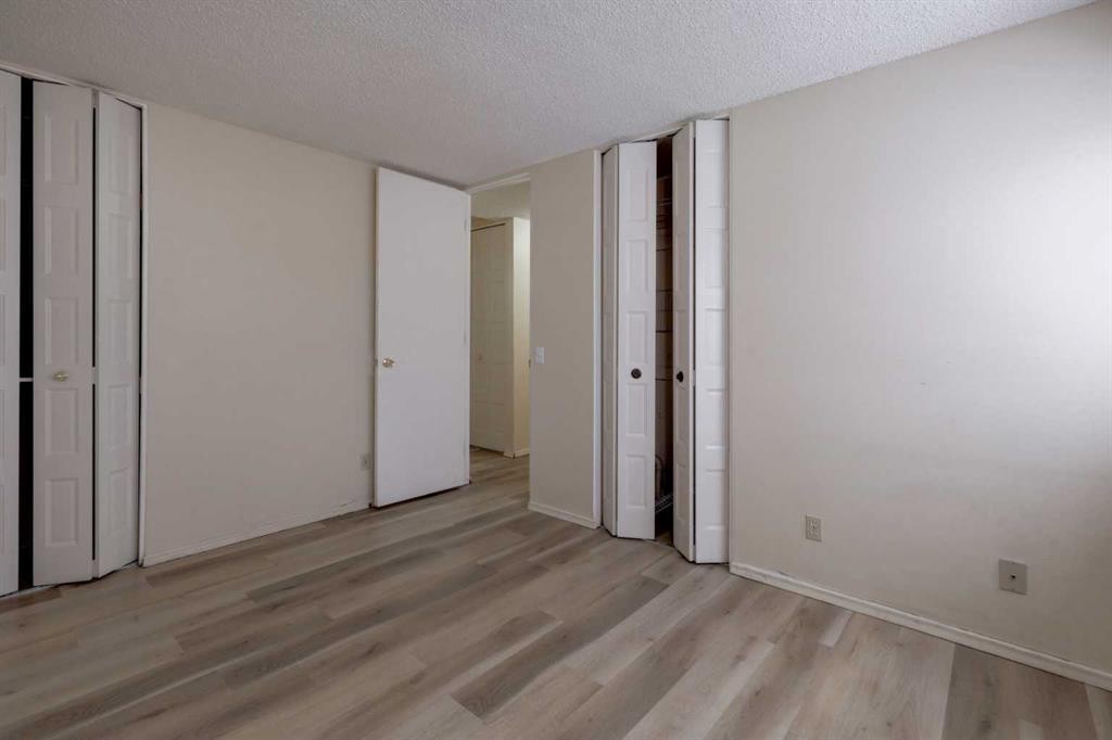 417 40 Street Ne, Calgary, AB - Indoor Photo Showing Other Room