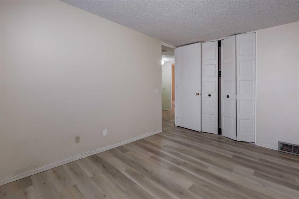 417 40 Street Ne, Calgary, AB - Indoor Photo Showing Other Room