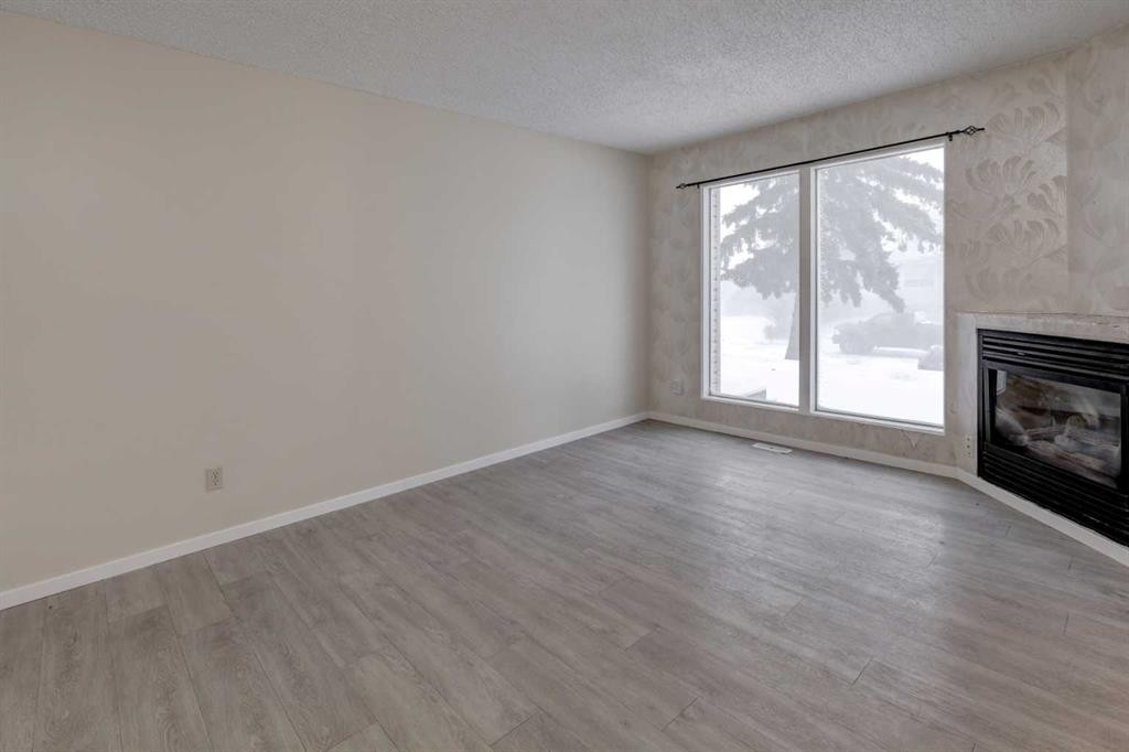 417 40 Street Ne, Calgary, AB - Indoor With Fireplace
