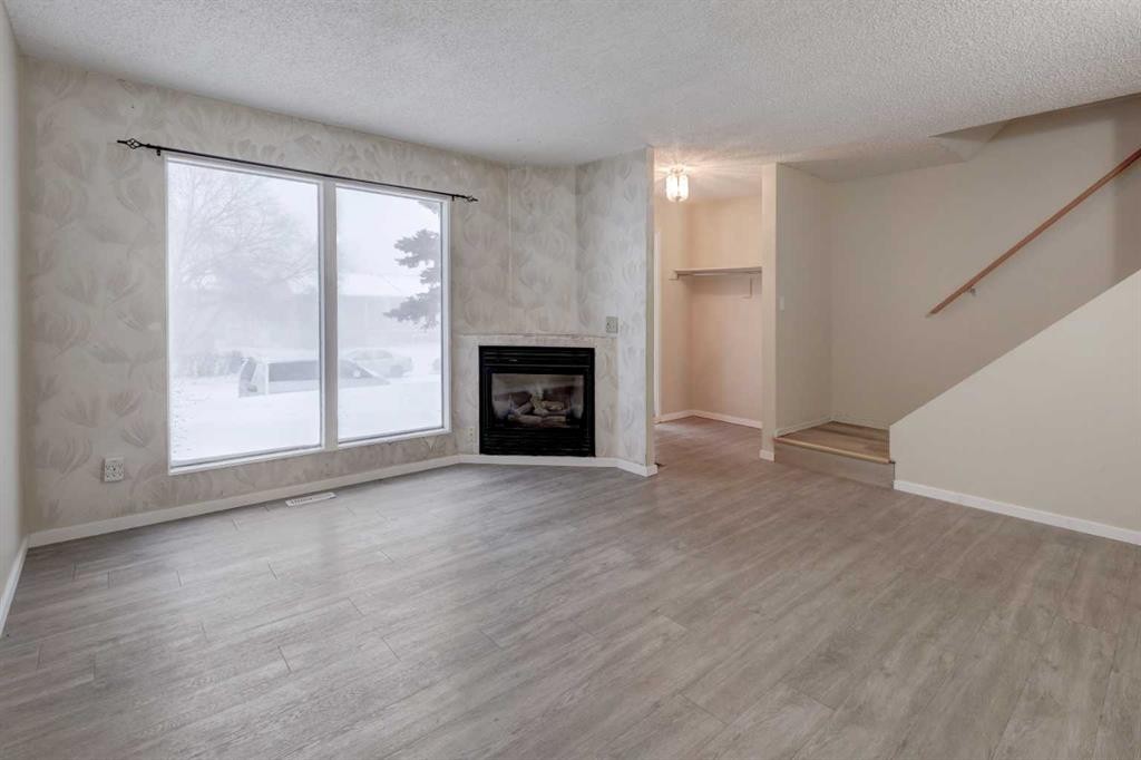 417 40 Street Ne, Calgary, AB - Indoor Photo Showing Living Room With Fireplace