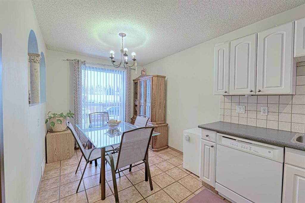 24 Shawmeadows Road Sw, Calgary, AB - Indoor Photo Showing Other Room