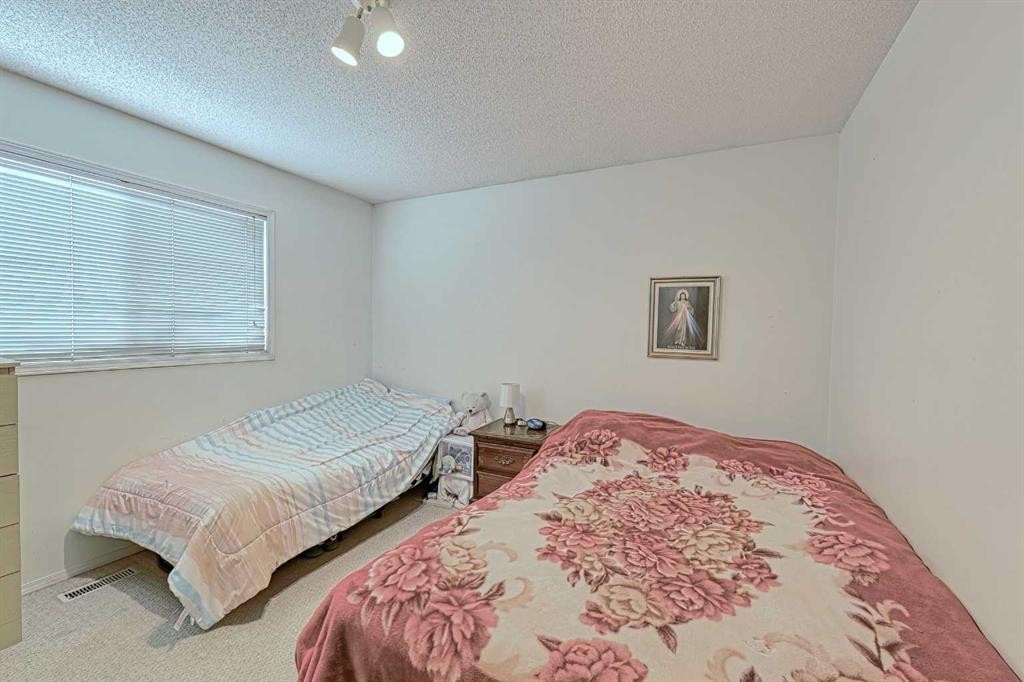 24 Shawmeadows Road Sw, Calgary, AB - Indoor Photo Showing Bedroom