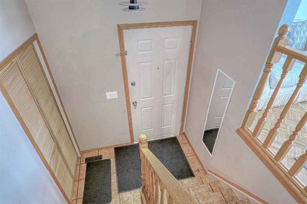 24 Shawmeadows Road Sw, Calgary, AB - Indoor Photo Showing Other Room