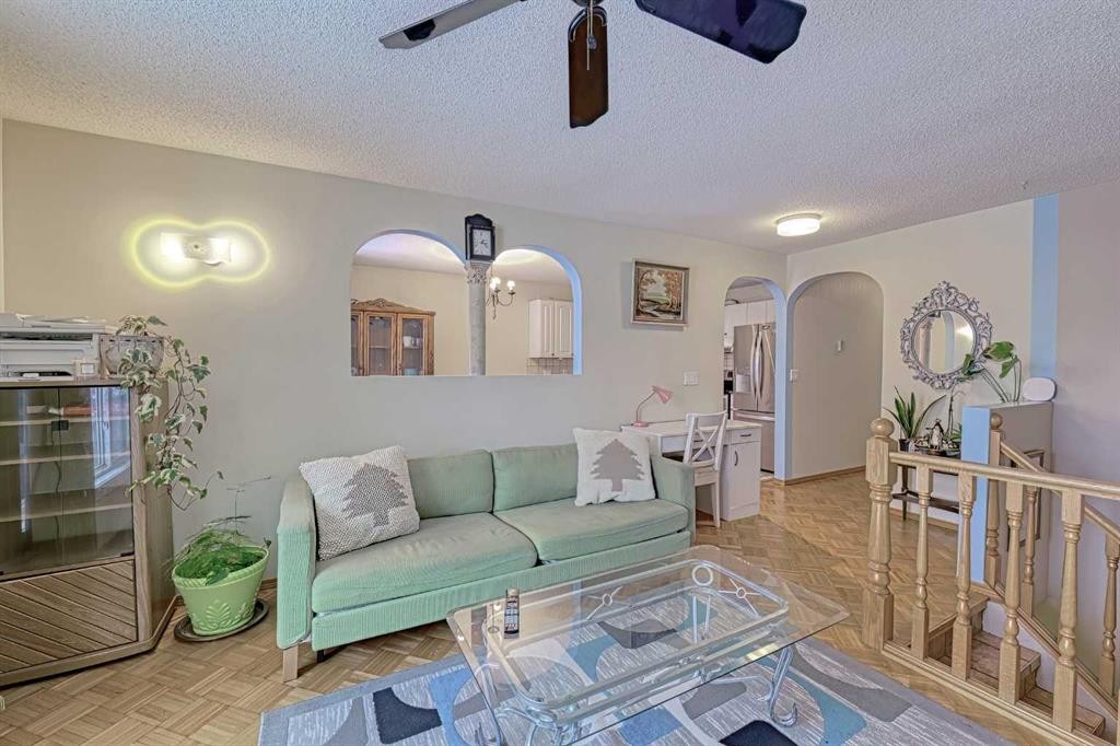 24 Shawmeadows Road Sw, Calgary, AB - Indoor Photo Showing Living Room