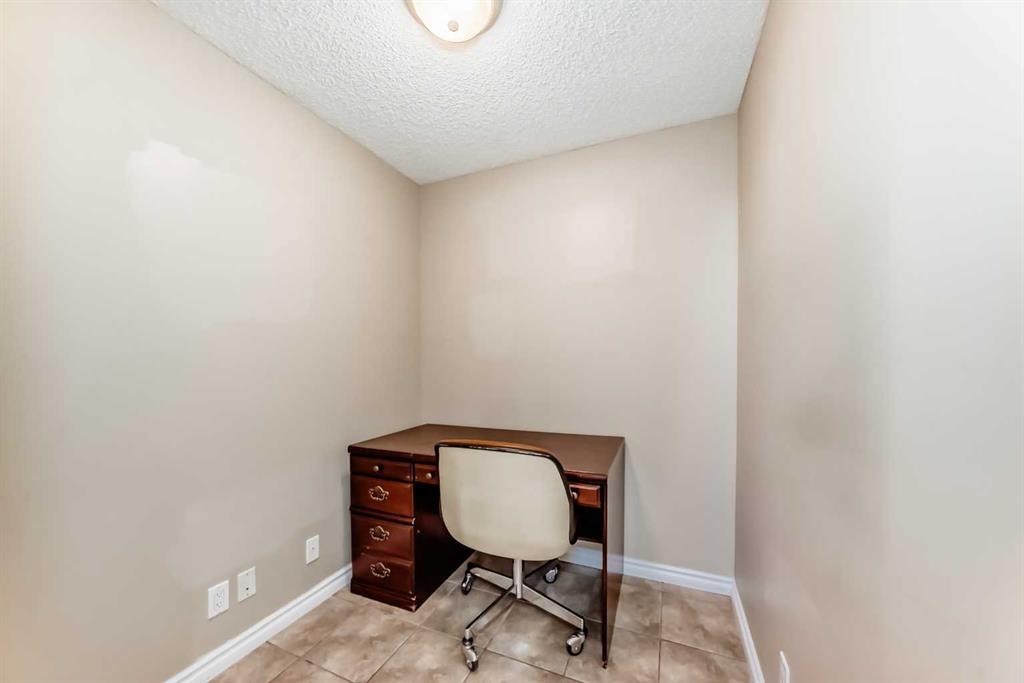 708-1726 14 Avenue Nw, Calgary, AB - Indoor Photo Showing Other Room