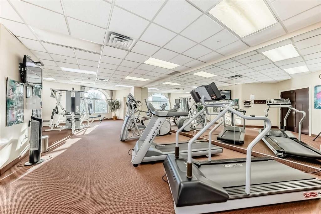 708-1726 14 Avenue Nw, Calgary, AB - Indoor Photo Showing Gym Room