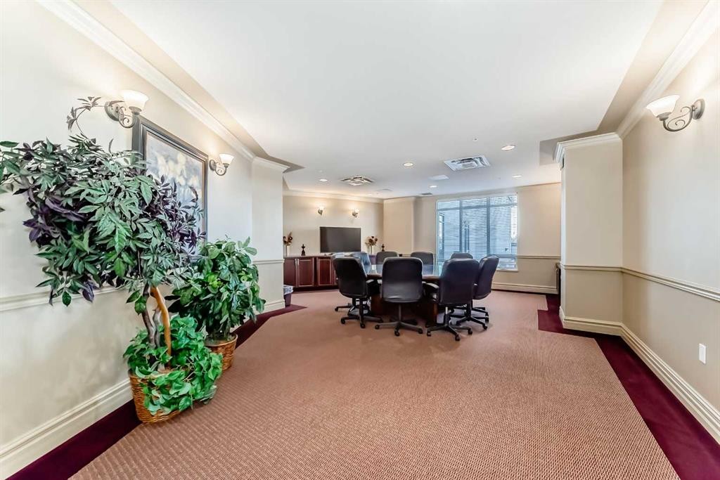 708-1726 14 Avenue Nw, Calgary, AB - Indoor