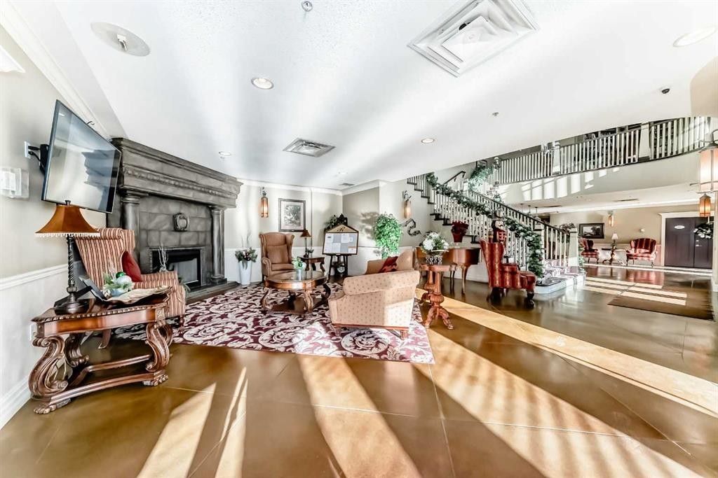 708-1726 14 Avenue Nw, Calgary, AB - Indoor With Fireplace