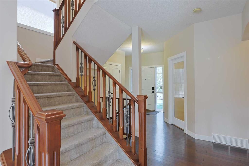 55 Tuscany Estates Drive Nw, Calgary, AB - Indoor Photo Showing Other Room