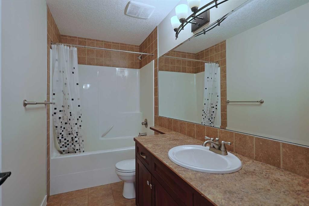 55 Tuscany Estates Drive Nw, Calgary, AB - Indoor Photo Showing Bathroom