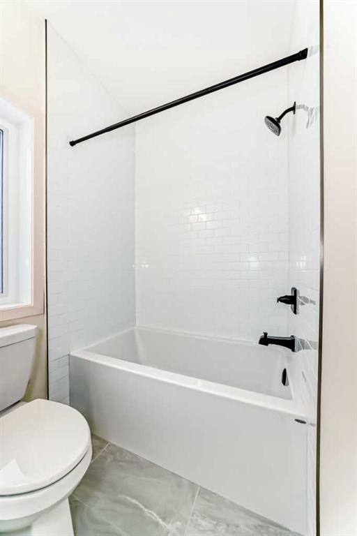 2006 37 Street Se, Calgary, AB - Indoor Photo Showing Bathroom