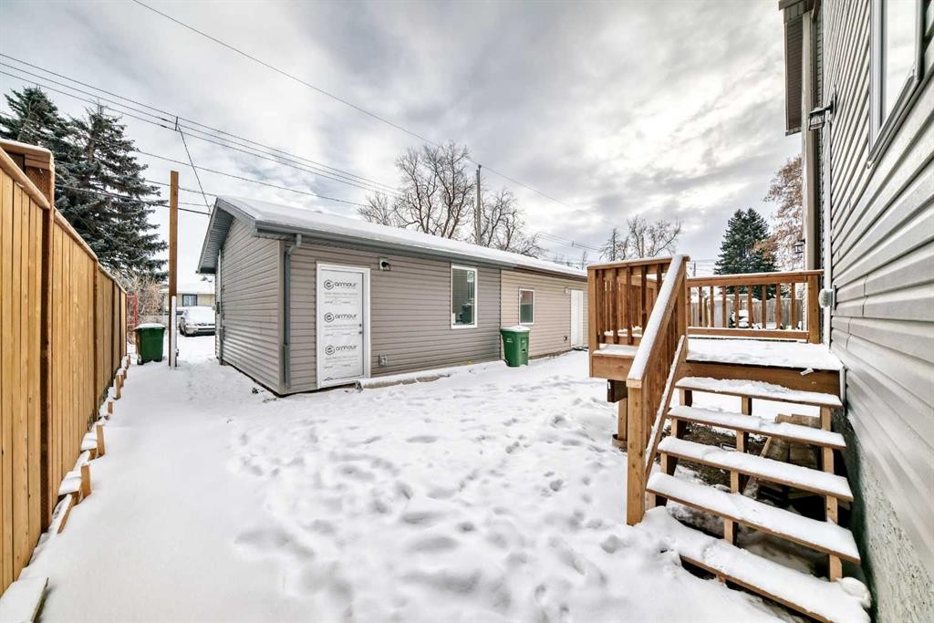 2006 37 Street Se, Calgary, AB - Outdoor With Exterior