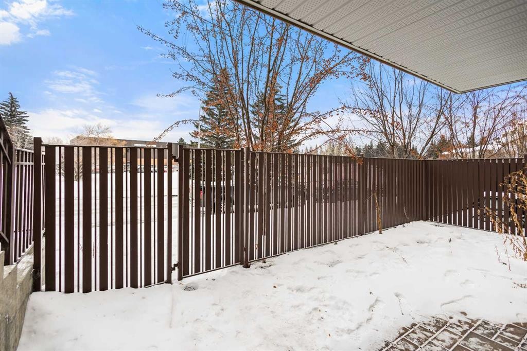 101-3747 42 Street Nw, Calgary, AB - Outdoor