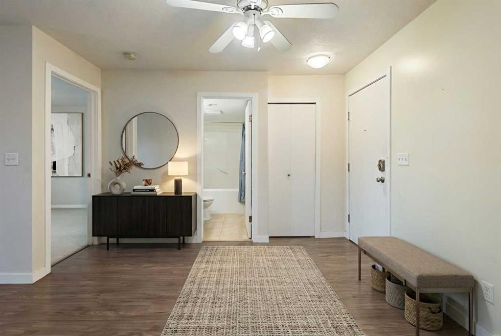 101-3747 42 Street Nw, Calgary, AB - Indoor Photo Showing Other Room