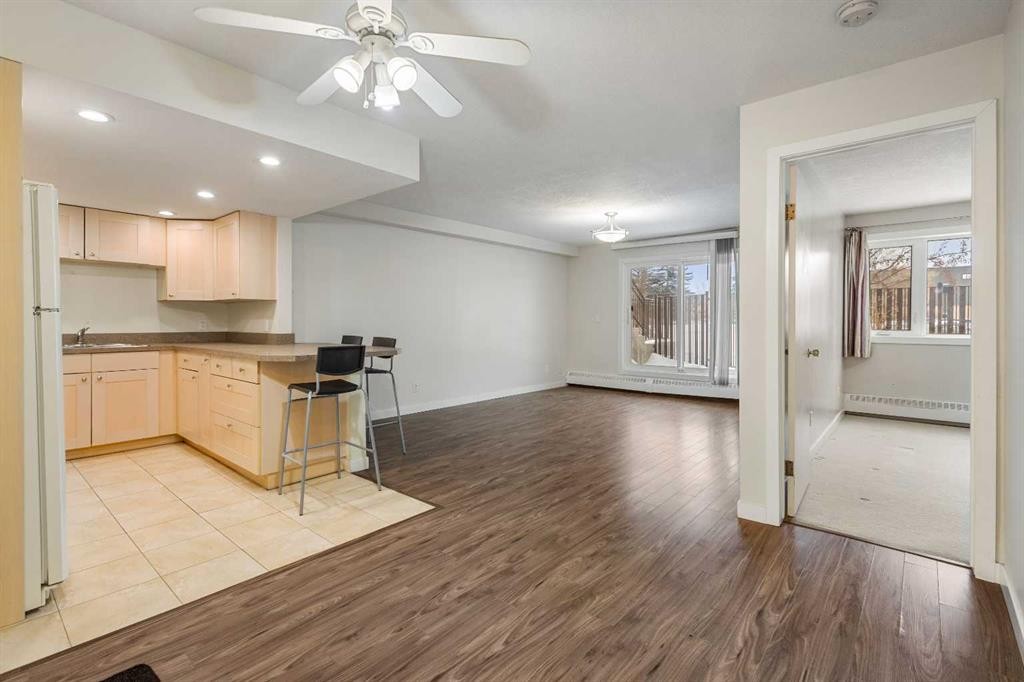 101-3747 42 Street Nw, Calgary, AB - Indoor