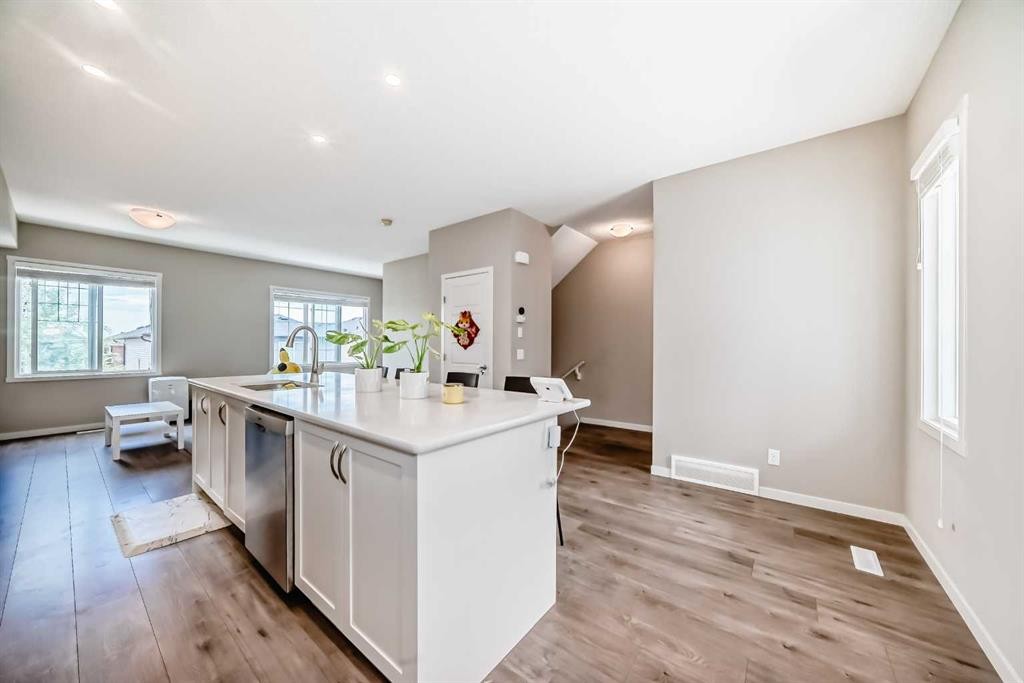 621 Nolanlake Villas Nw, Calgary, AB - Indoor Photo Showing Kitchen