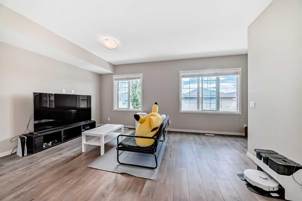 621 Nolanlake Villas Nw, Calgary, AB - Indoor Photo Showing Living Room