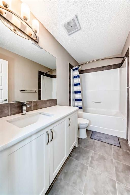 621 Nolanlake Villas Nw, Calgary, AB - Indoor Photo Showing Bathroom