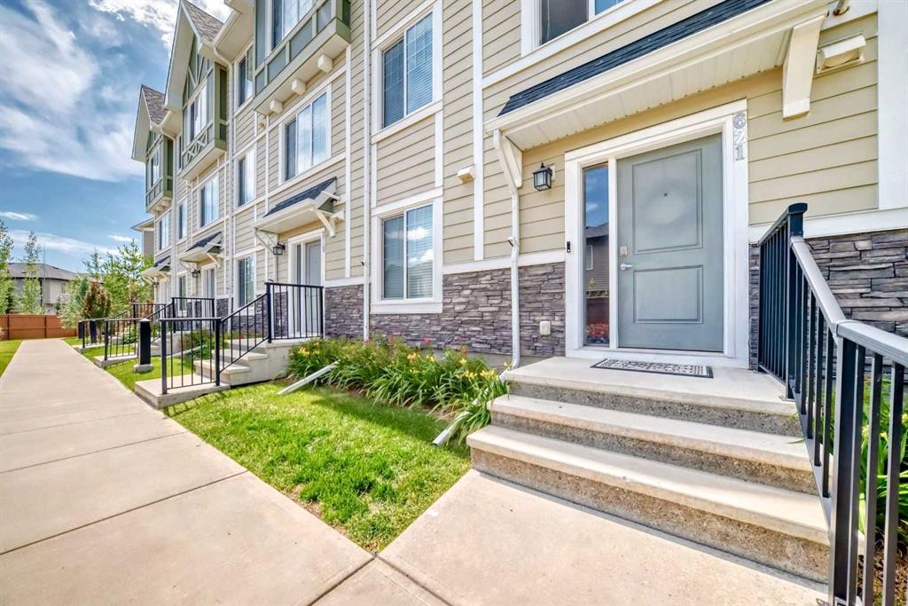 621 Nolanlake Villas Nw, Calgary, AB - Outdoor With Facade