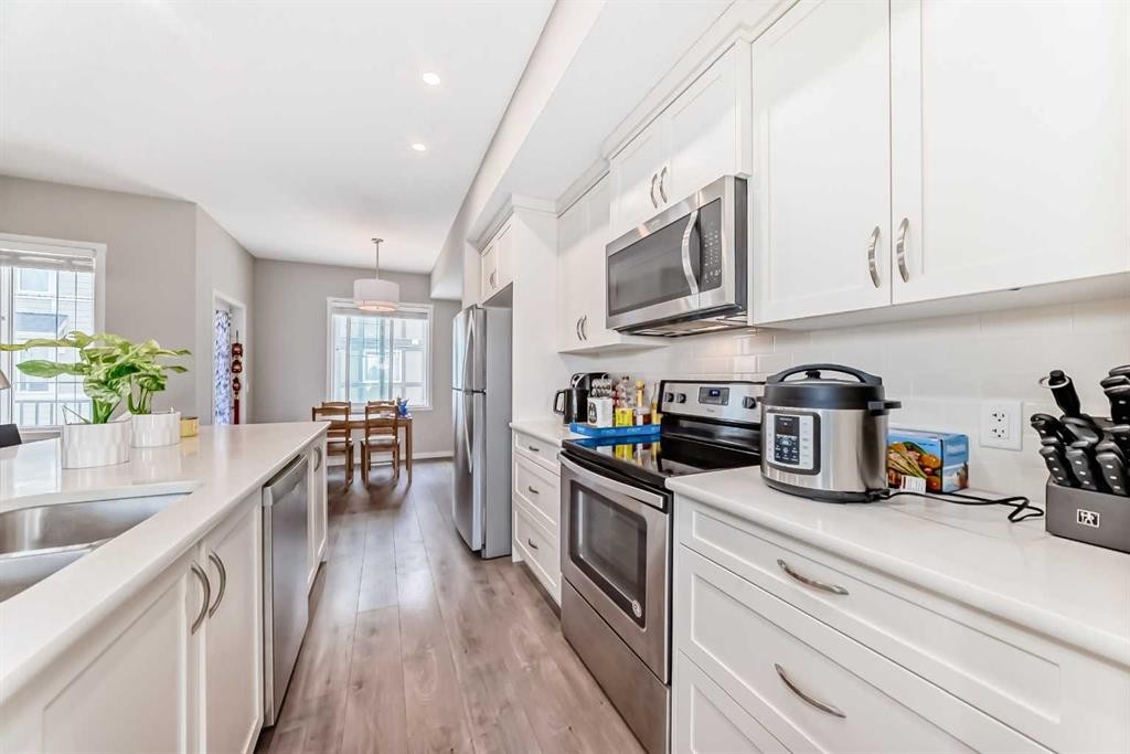 621 Nolanlake Villas Nw, Calgary, AB - Indoor Photo Showing Kitchen With Upgraded Kitchen