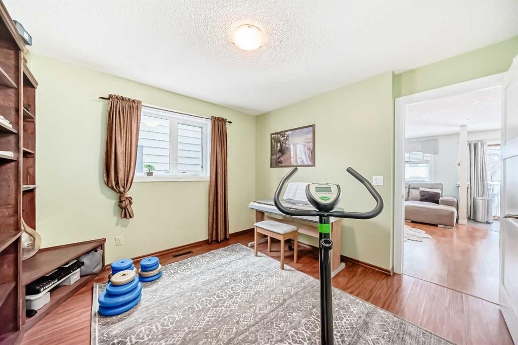 19 Mchugh Place Ne, Calgary, AB - Indoor Photo Showing Other Room