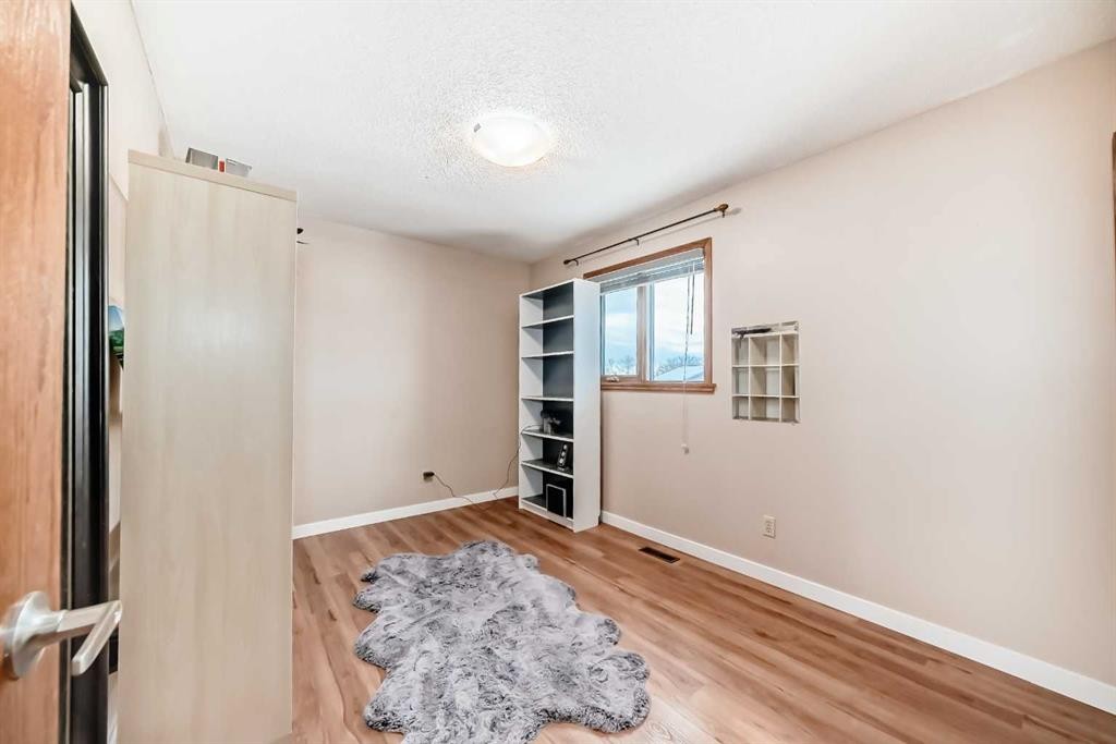 19 Mchugh Place Ne, Calgary, AB - Indoor Photo Showing Other Room