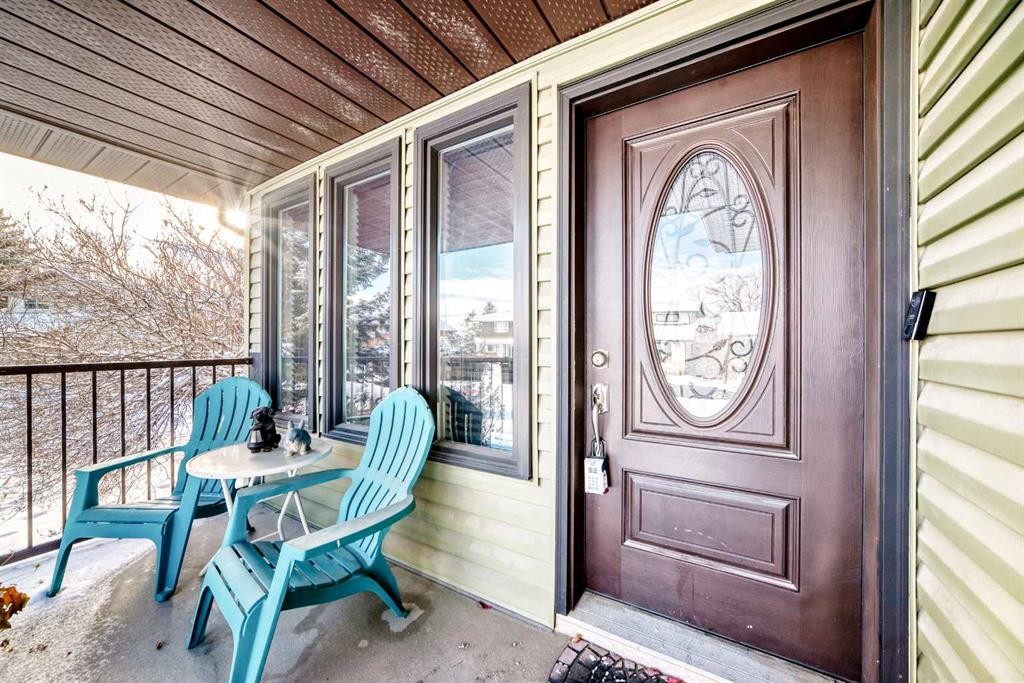 19 Mchugh Place Ne, Calgary, AB - With Deck Patio Veranda With Exterior