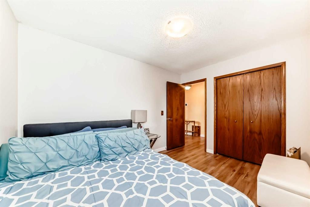 19 Mchugh Place Ne, Calgary, AB - Indoor Photo Showing Bedroom