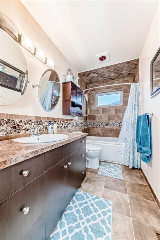 19 Mchugh Place Ne, Calgary, AB - Indoor Photo Showing Bathroom