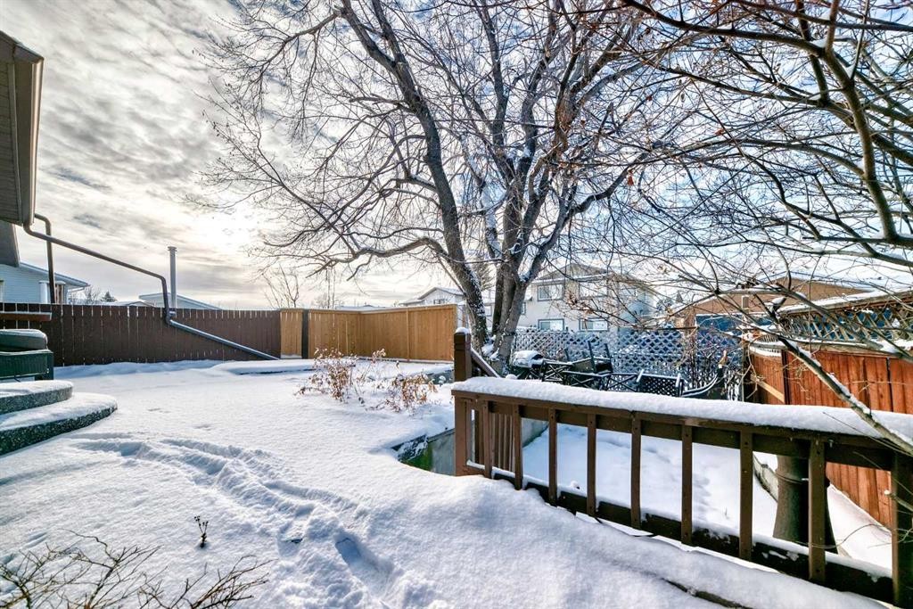 19 Mchugh Place Ne, Calgary, AB - Outdoor