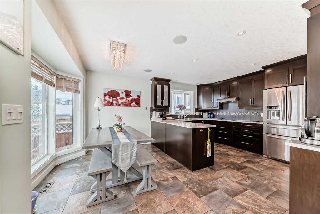 19 Mchugh Place Ne, Calgary, AB - Indoor Photo Showing Kitchen With Stainless Steel Kitchen With Upgraded Kitchen