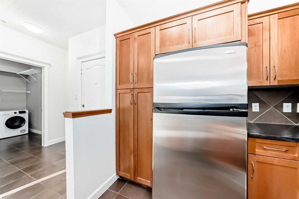 213-10 Discovery Ridge Close Sw, Calgary, AB - Indoor