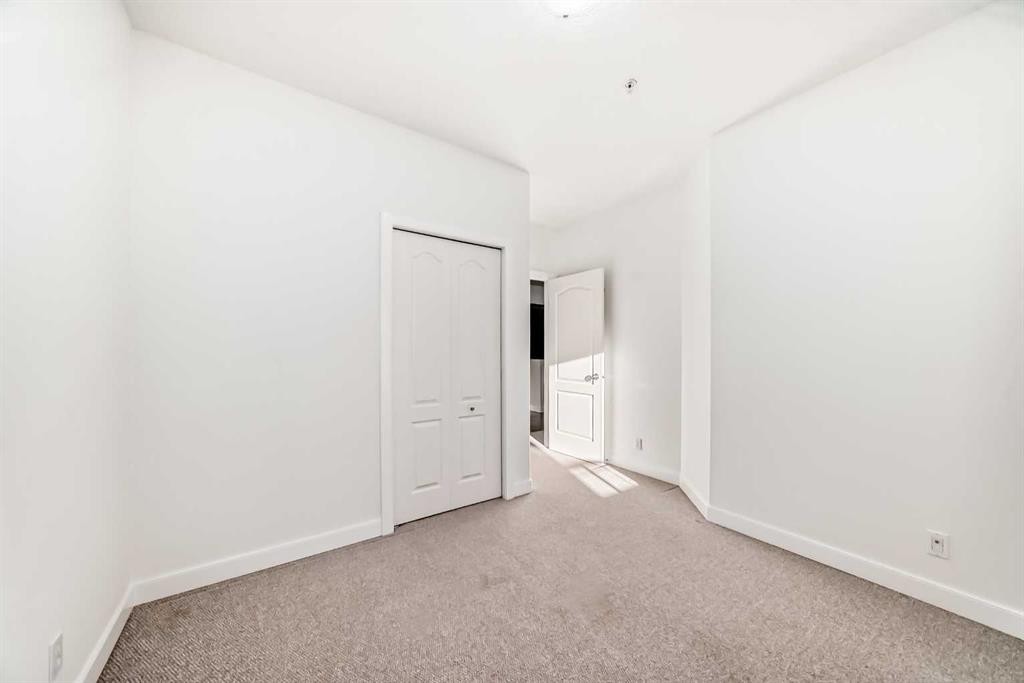 213-10 Discovery Ridge Close Sw, Calgary, AB - Indoor Photo Showing Other Room