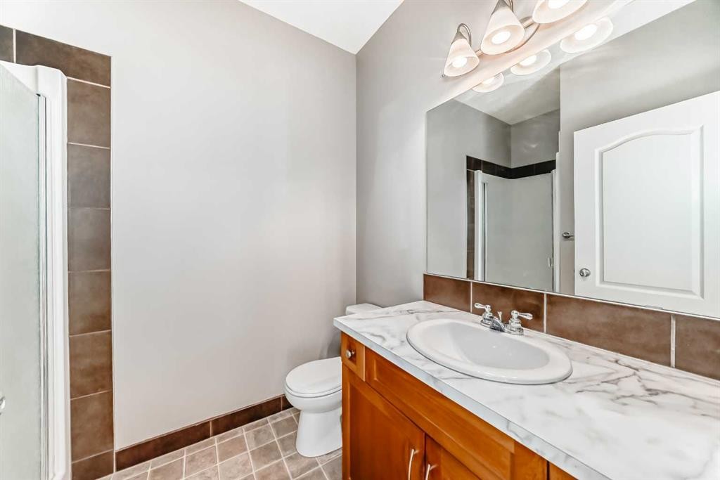 213-10 Discovery Ridge Close Sw, Calgary, AB - Indoor Photo Showing Bathroom