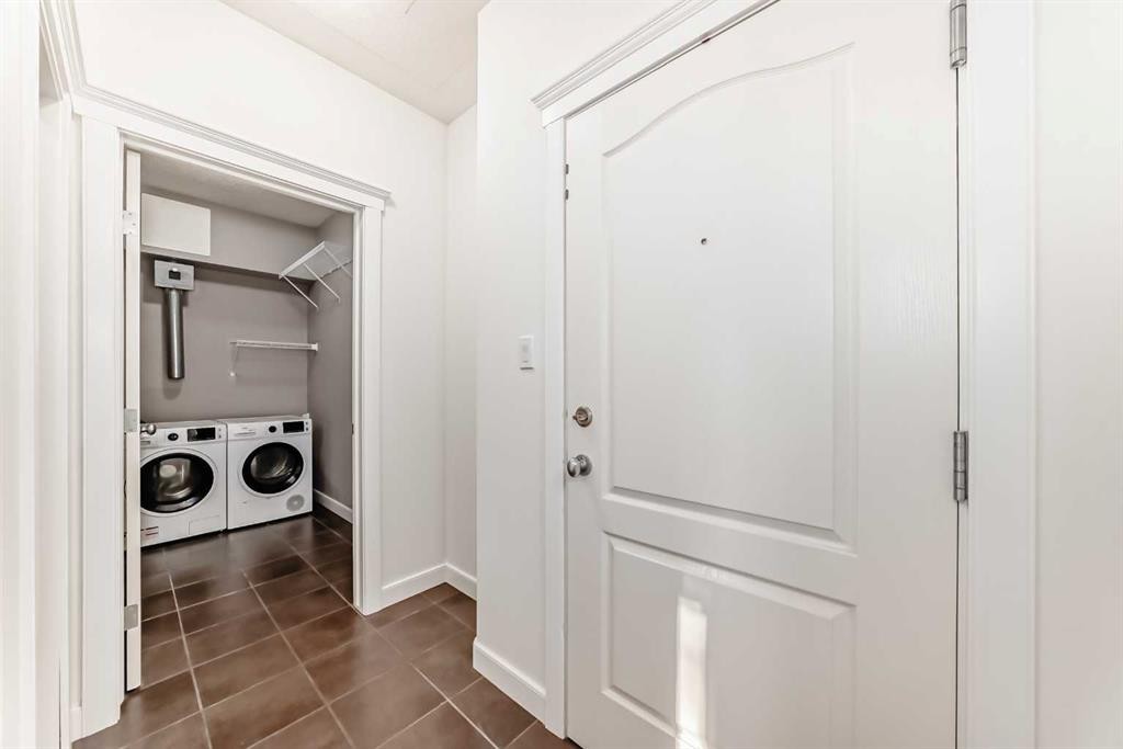 213-10 Discovery Ridge Close Sw, Calgary, AB - Indoor Photo Showing Laundry Room