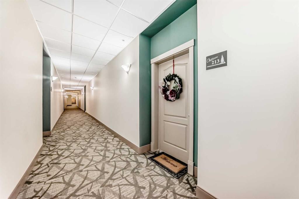 213-10 Discovery Ridge Close Sw, Calgary, AB - Indoor Photo Showing Other Room