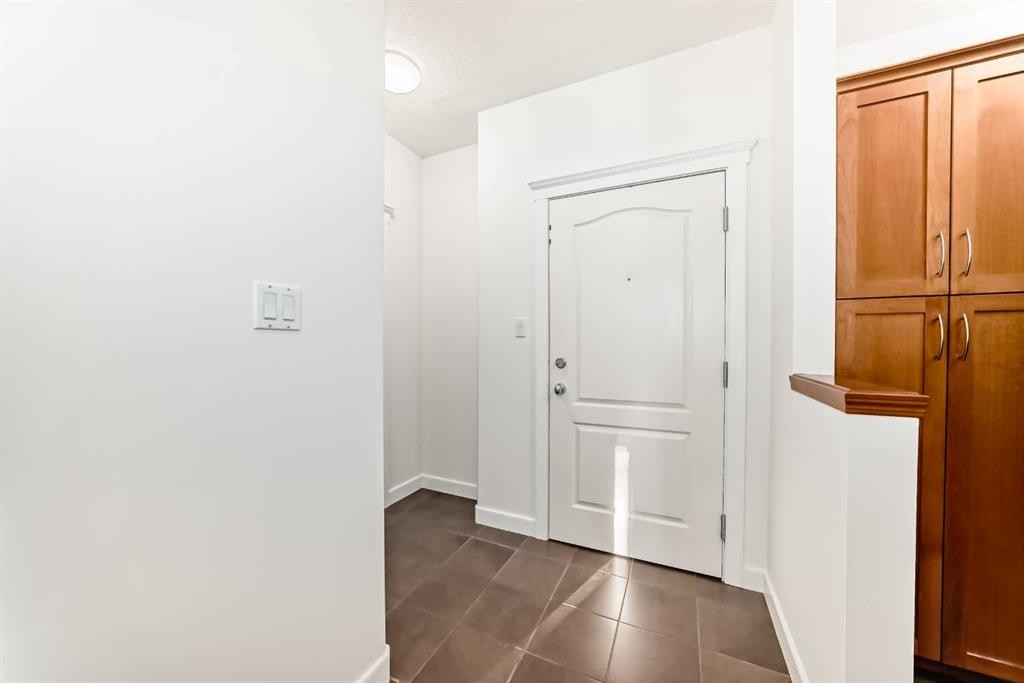 213-10 Discovery Ridge Close Sw, Calgary, AB - Indoor Photo Showing Other Room