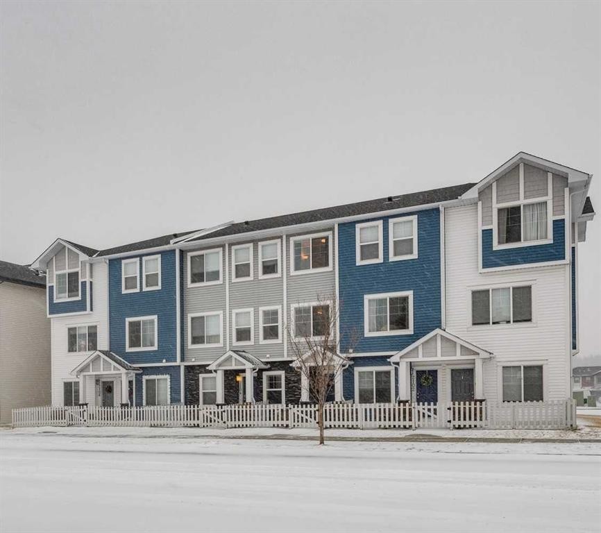 2103 Jumping Pound Common, Cochrane, AB -