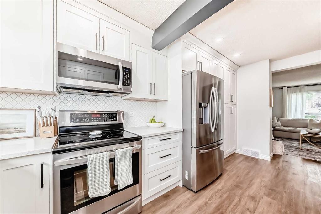 70-7205 4 Street Ne, Calgary, AB - Indoor Photo Showing Kitchen With Stainless Steel Kitchen