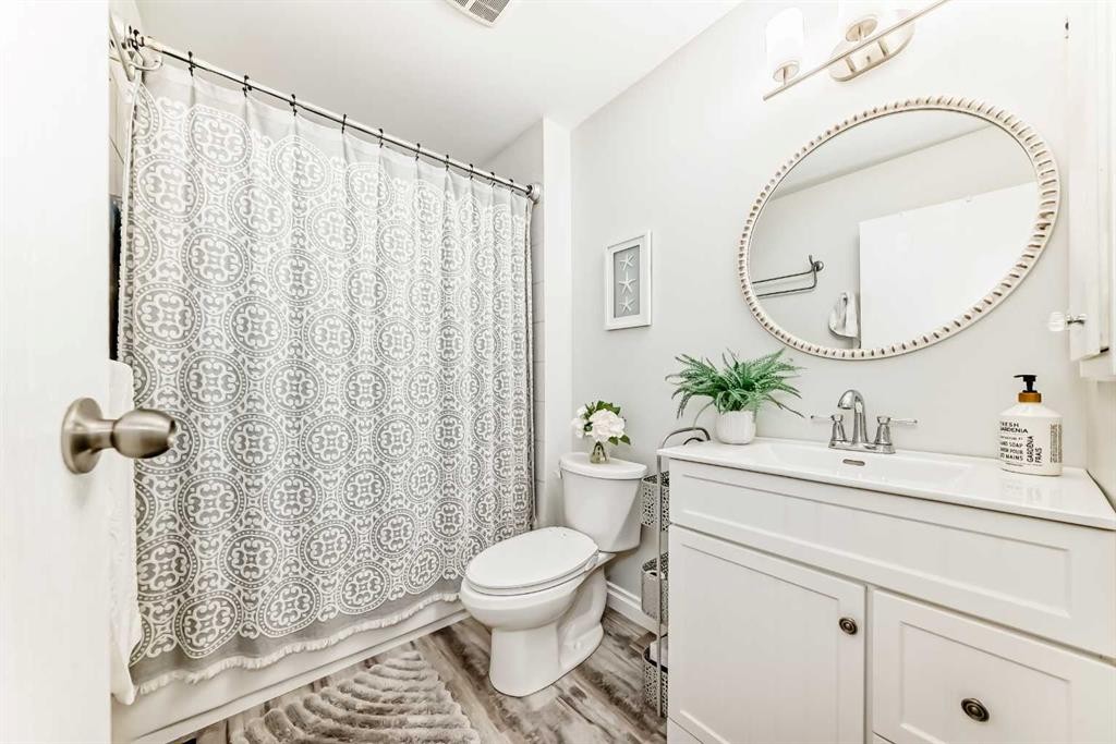 70-7205 4 Street Ne, Calgary, AB - Indoor Photo Showing Bathroom